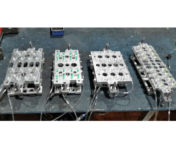 注塑機(jī)取出+埋入械手掌（玩具包膠類）